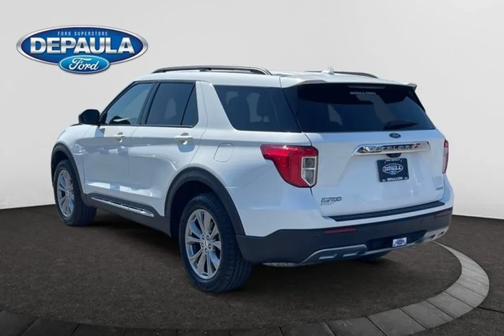 2023 Ford Explorer XLT photo 1