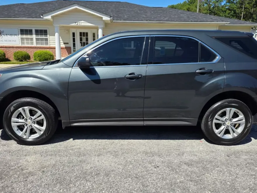 2017 Chevrolet Equinox LS photo 1