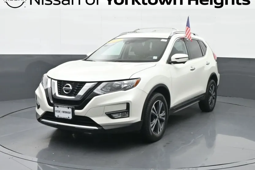 2017 Nissan Rogue SL photo 1