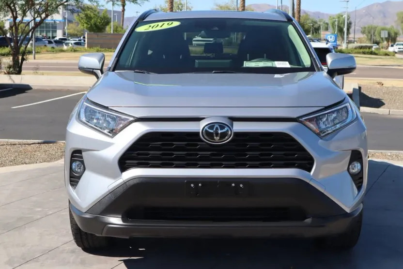 2019 Toyota RAV4 XLE Premium photo 1
