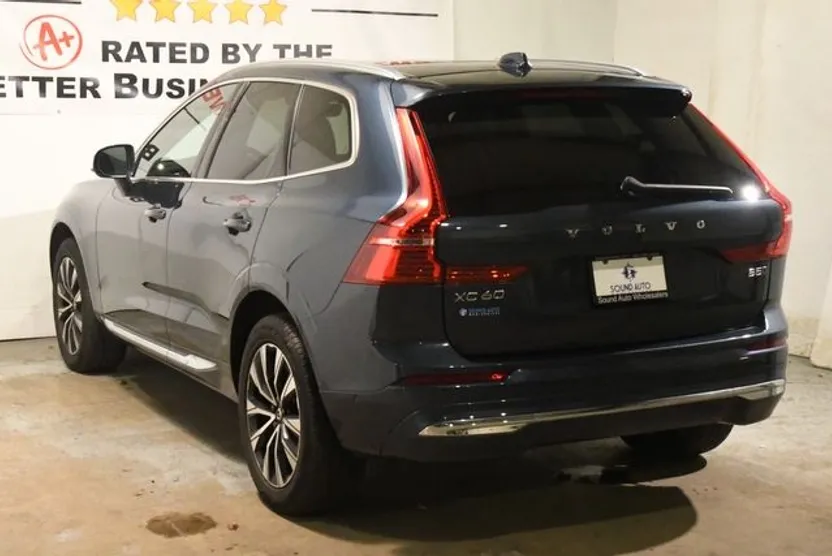 2023 Volvo XC60 B5 Plus photo 1