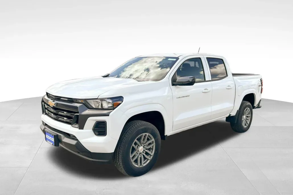 2025 Chevrolet Colorado Work Truck LT photo 1
