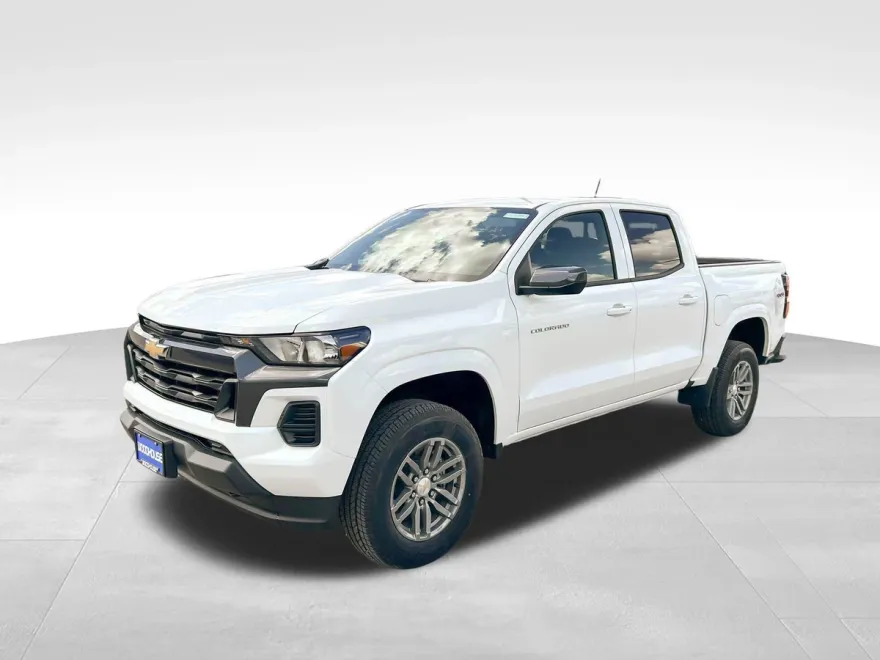 2025 Chevrolet Colorado Work Truck LT photo 1
