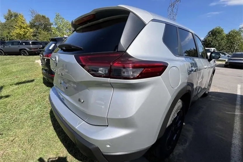 2024 Nissan Rogue SV photo 1