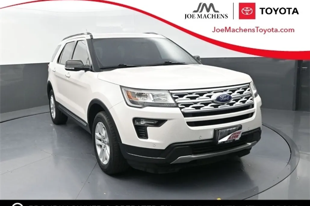 2019 Ford Explorer XLT photo 1
