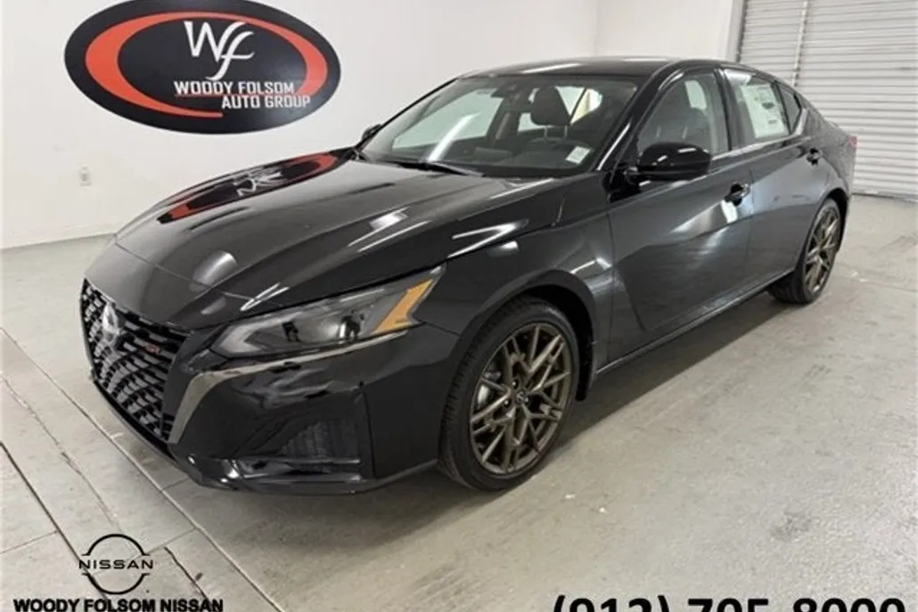 2025 Nissan Altima SR photo 1