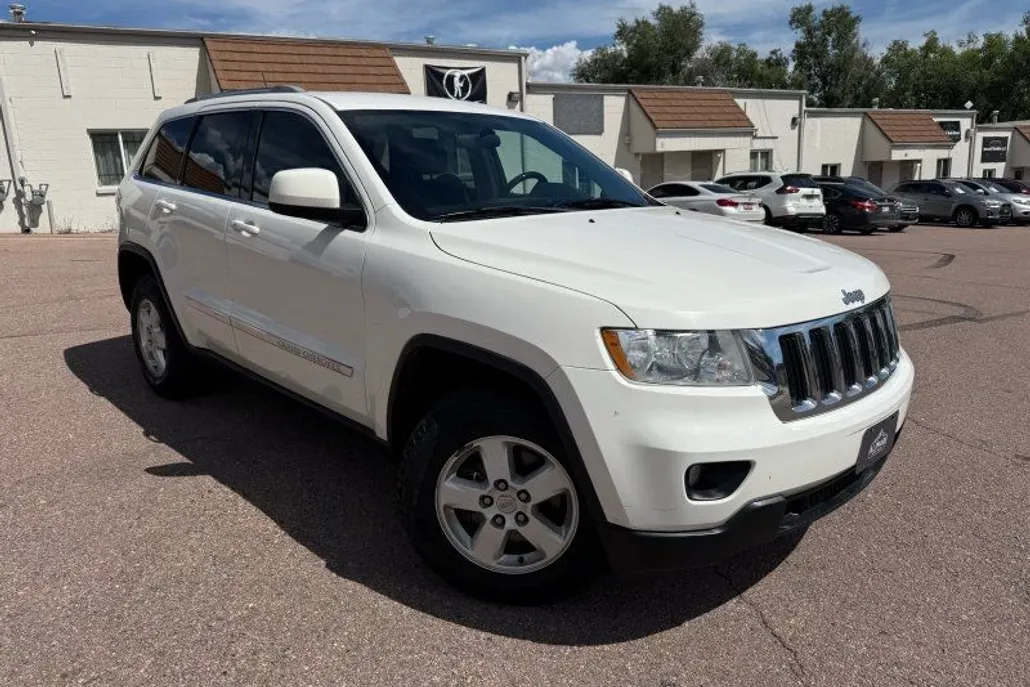 2011 Jeep Grand Cherokee Laredo photo 1