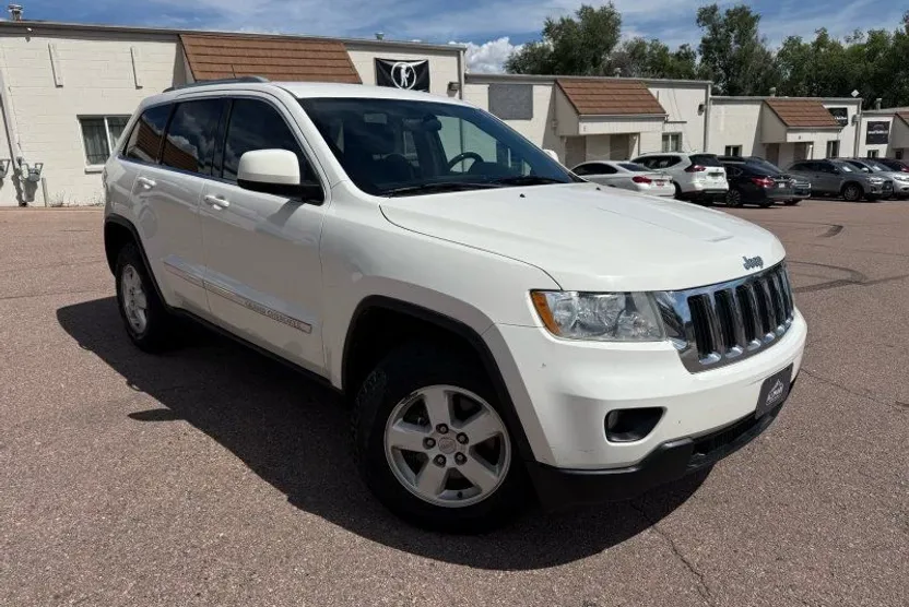 2011 Jeep Grand Cherokee Laredo photo 1