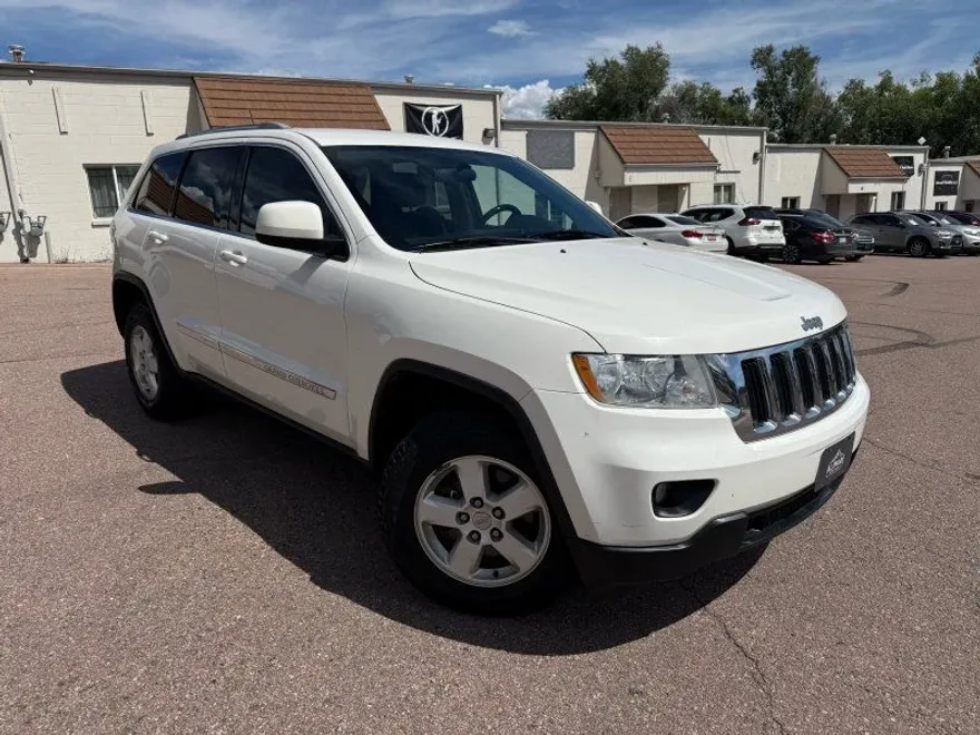 2011 Jeep Grand Cherokee Laredo photo 1