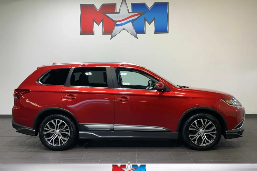 2018 Mitsubishi Outlander SEL photo 1