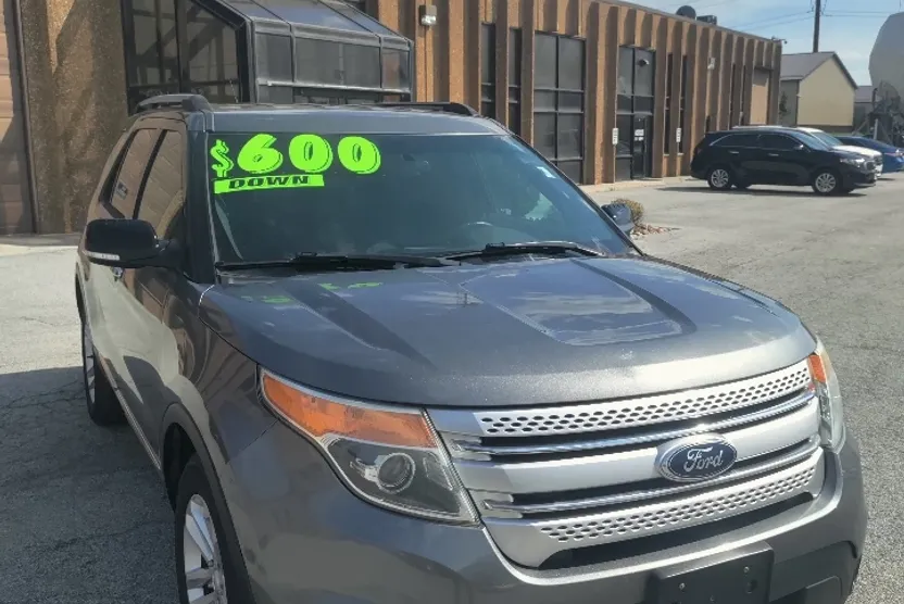 2014 Ford Explorer XLT photo 1