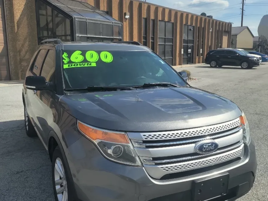 2014 Ford Explorer XLT photo 1