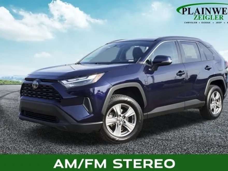 2022 Toyota RAV4 XLE photo 1