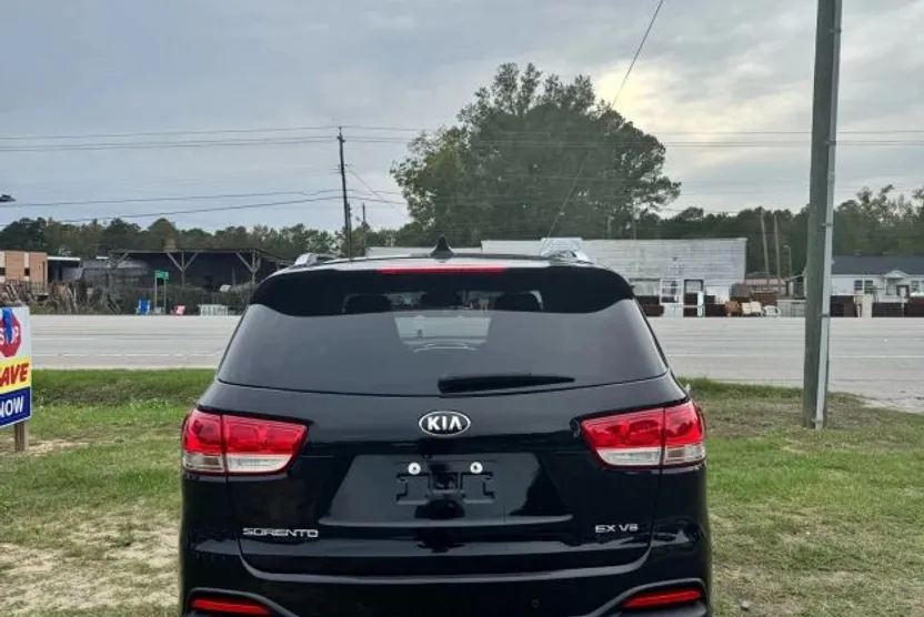 2017 Kia Sorento EX photo 1
