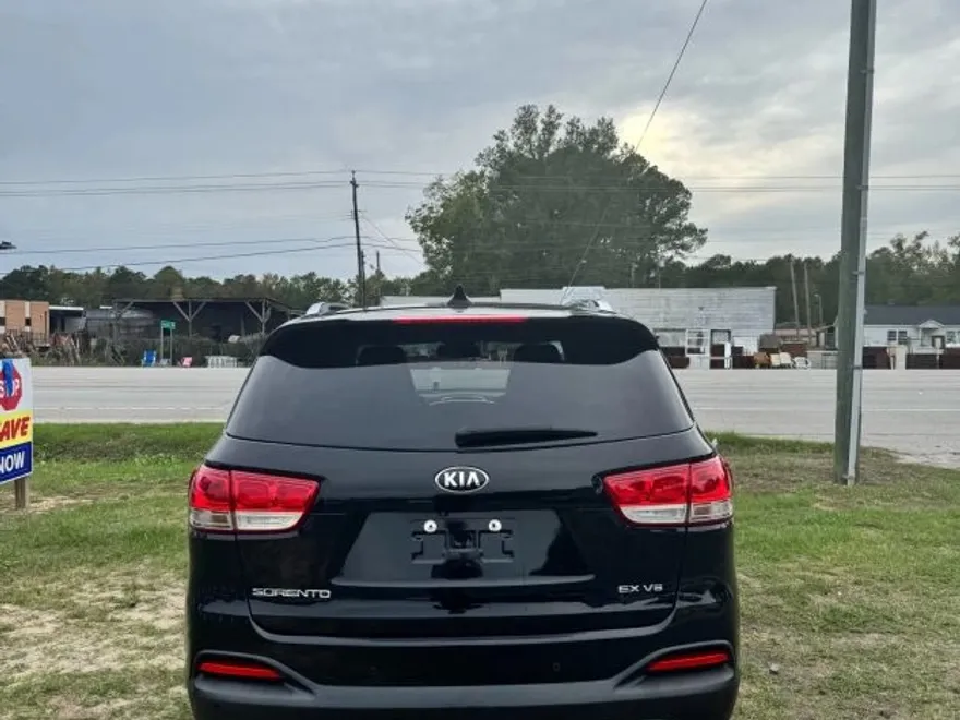 2017 Kia Sorento EX photo 1