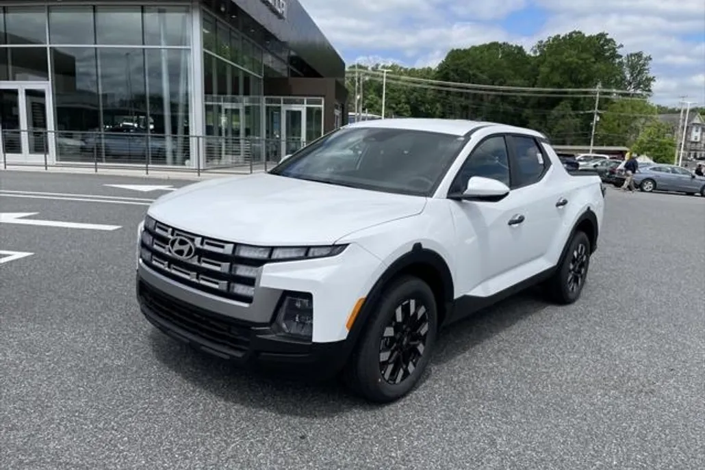 2025 Hyundai Santa Cruz SE photo 1