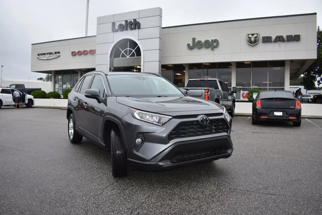 2021 Toyota RAV4 XLE photo 1