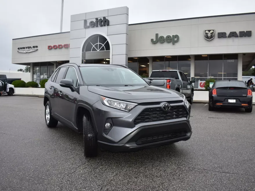2021 Toyota RAV4 XLE photo 1