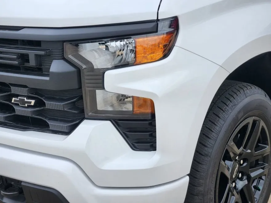 2025 Chevrolet Silverado 1500 Custom photo 1