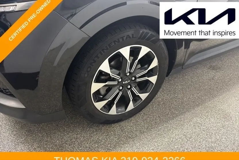 2024 Kia Carnival EX photo 1