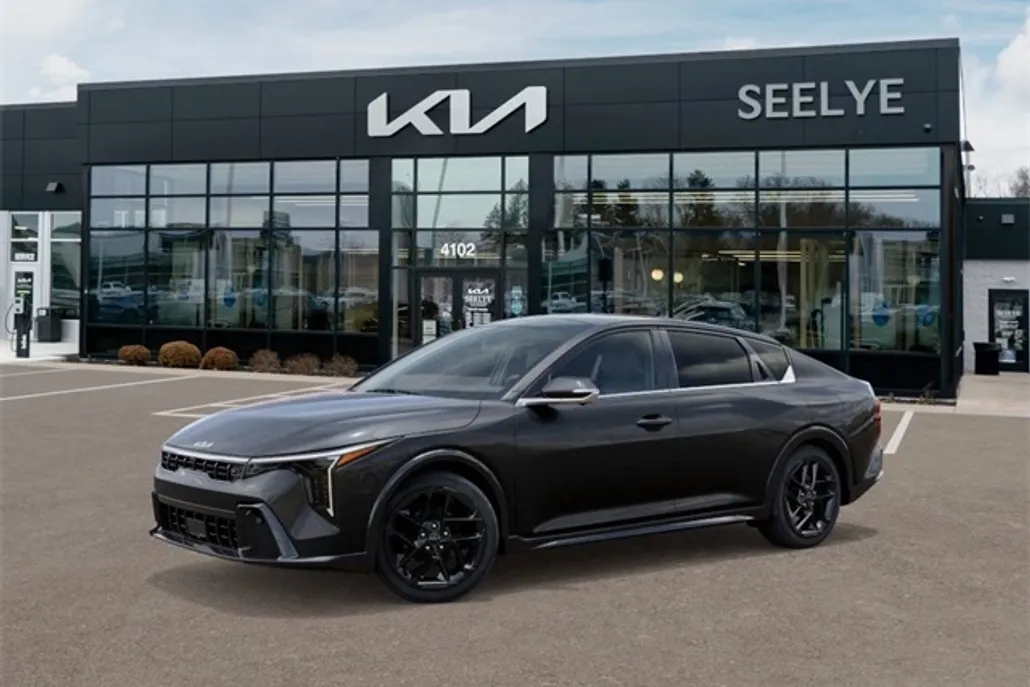 2025 Kia K4 GT-Line Turbo photo 1