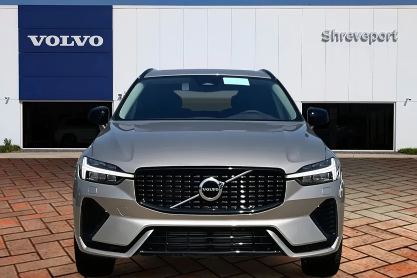 2025 Volvo XC60 Hybrid Core T8 photo 1