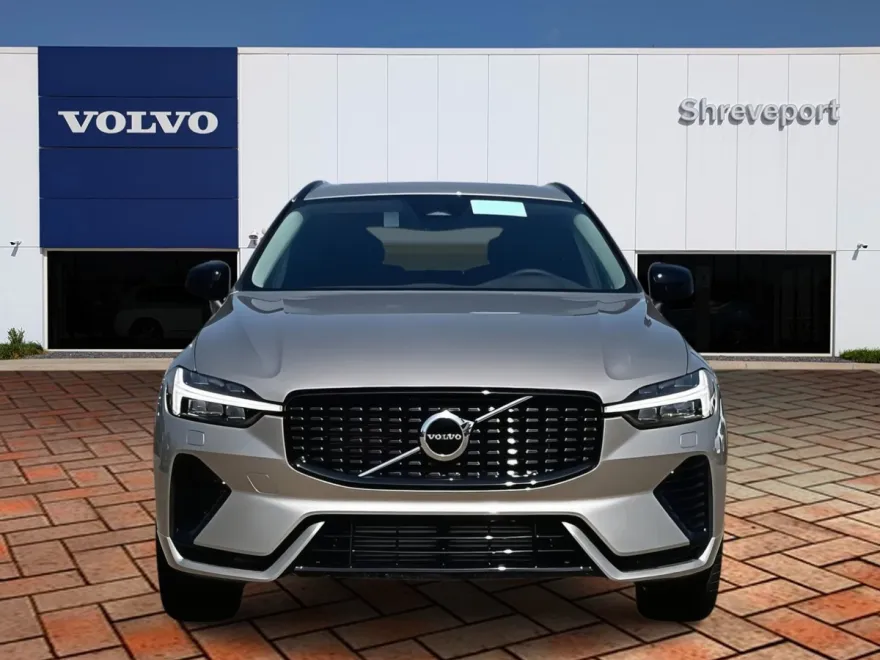 2025 Volvo XC60 Hybrid Core T8 photo 1
