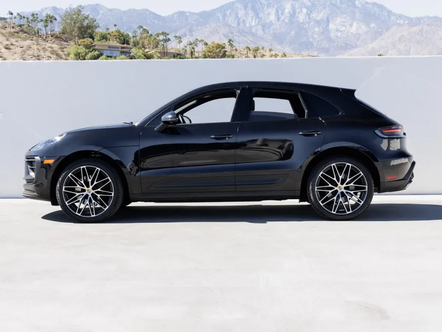 2023 Porsche Macan T photo 1