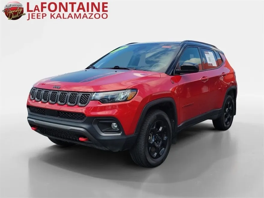 2023 Jeep Compass Trailhawk photo 1