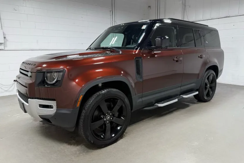 2023 Land Rover Defender SE photo 1