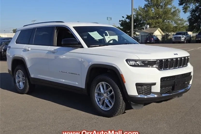 2023 Jeep Grand Cherokee Laredo photo 1