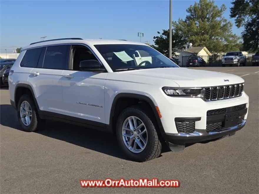 2023 Jeep Grand Cherokee Laredo photo 1