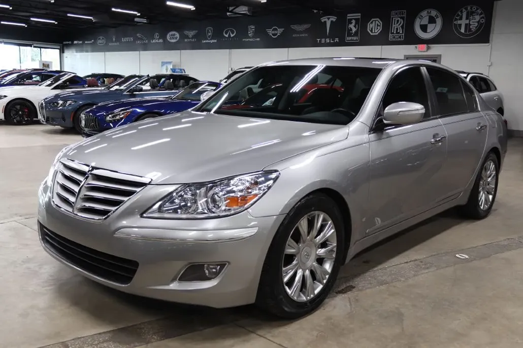 2010 Hyundai Genesis 3.8 photo 1