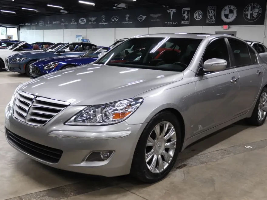2010 Hyundai Genesis 3.8 photo 1