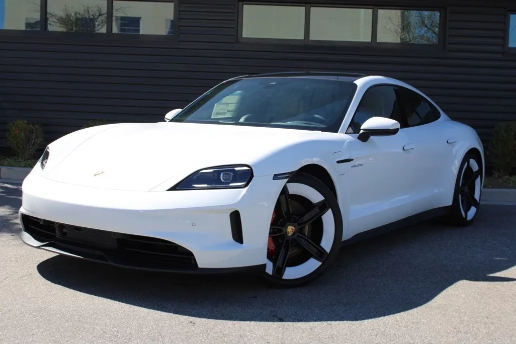 2025 Porsche Taycan 4S photo 1
