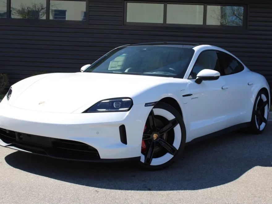 2025 Porsche Taycan 4S photo 1