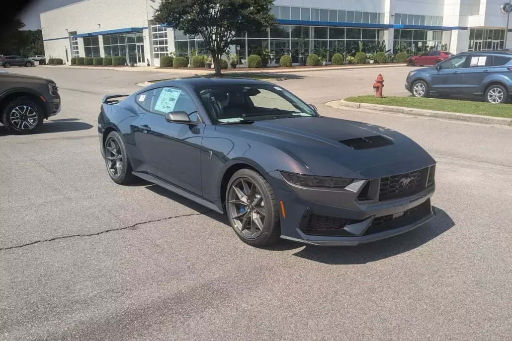 2025 Ford Mustang Dark Horse photo 1