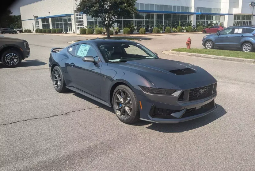 2025 Ford Mustang Dark Horse photo 1