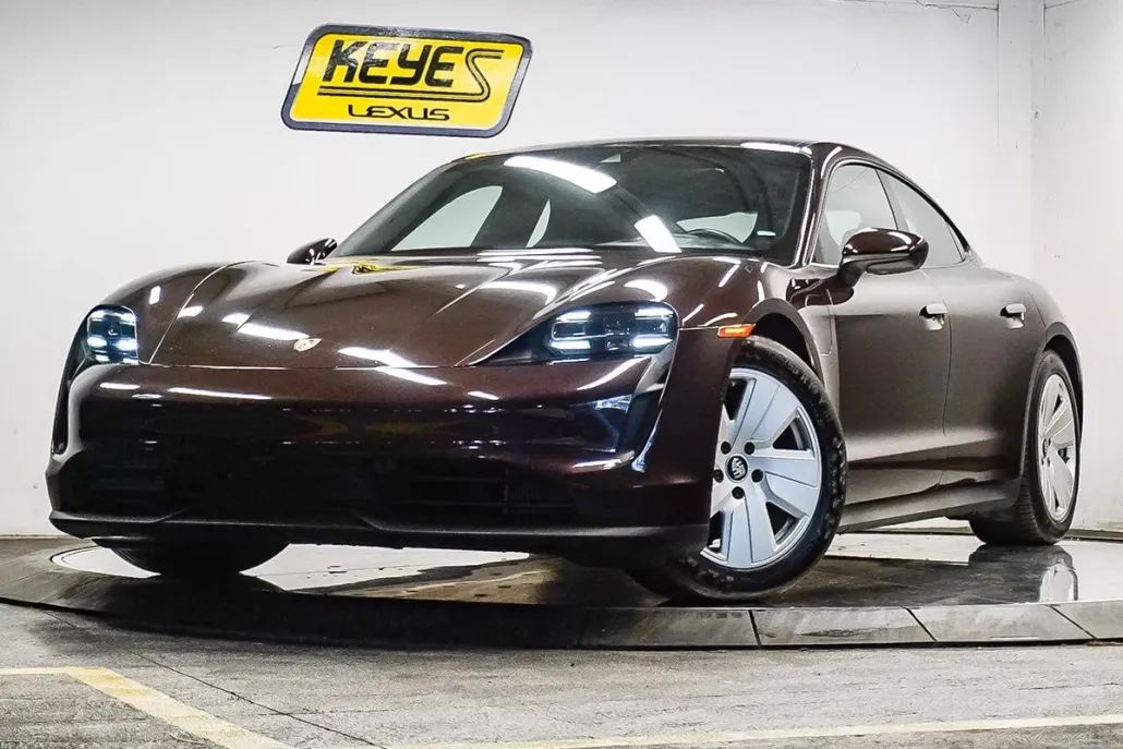2021 Porsche Taycan photo 1