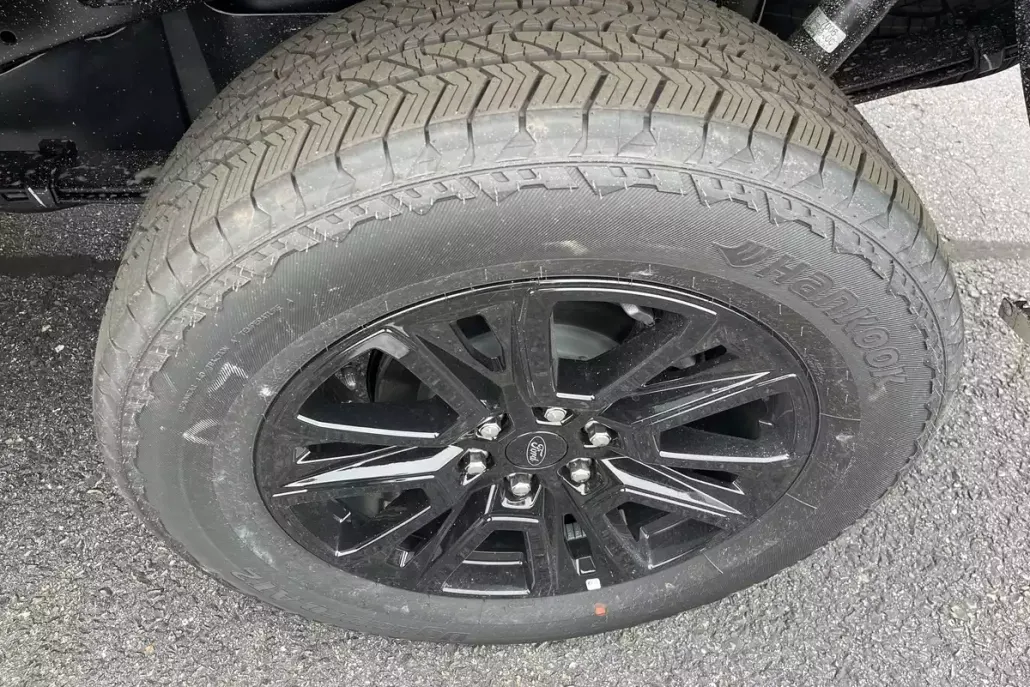 2025 Ford F-150 Platinum photo 1