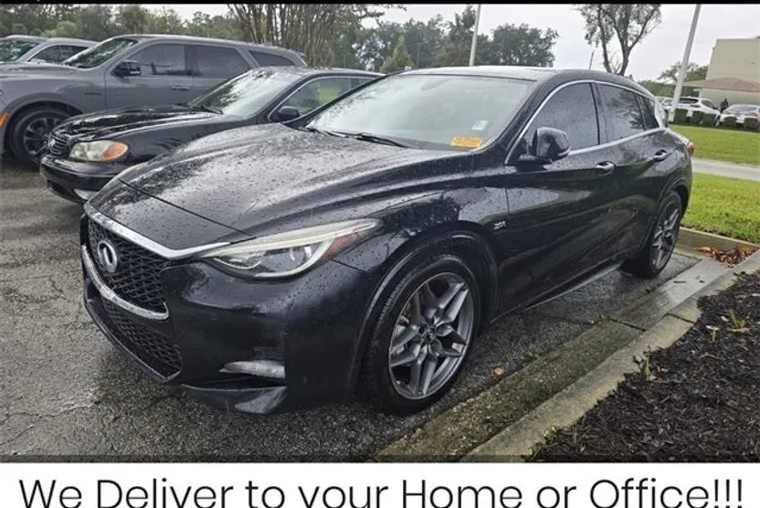 2017 Infiniti QX30 Sport photo 1