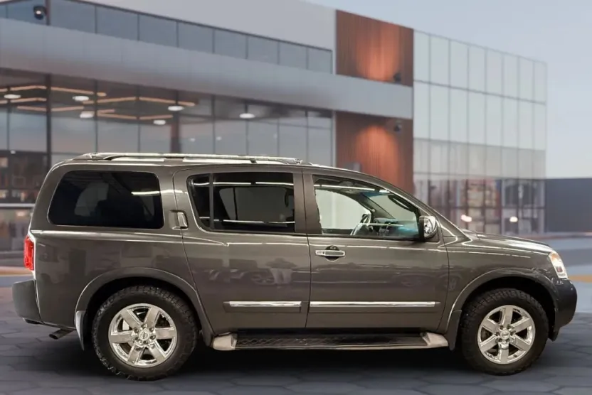 2010 Nissan Armada Platinum photo 1