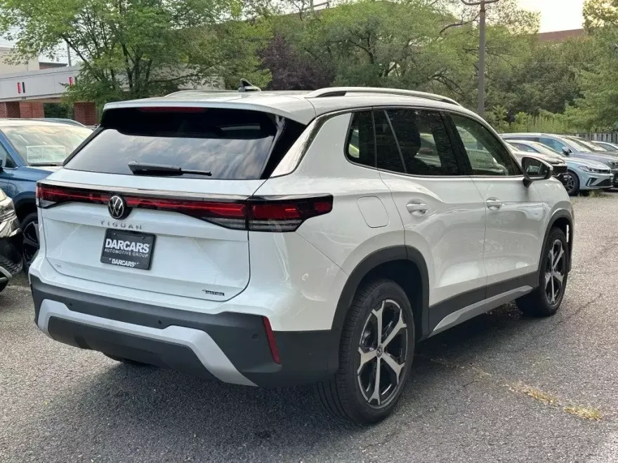 2025 Volkswagen Tiguan SE photo 1