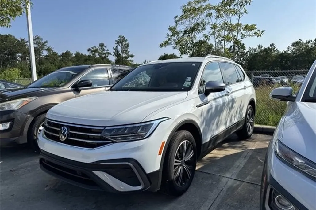 2024 Volkswagen Tiguan Wolfsburg Edition photo 1