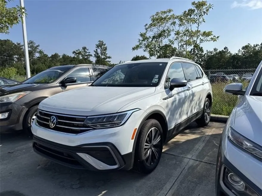 2024 Volkswagen Tiguan Wolfsburg Edition photo 1