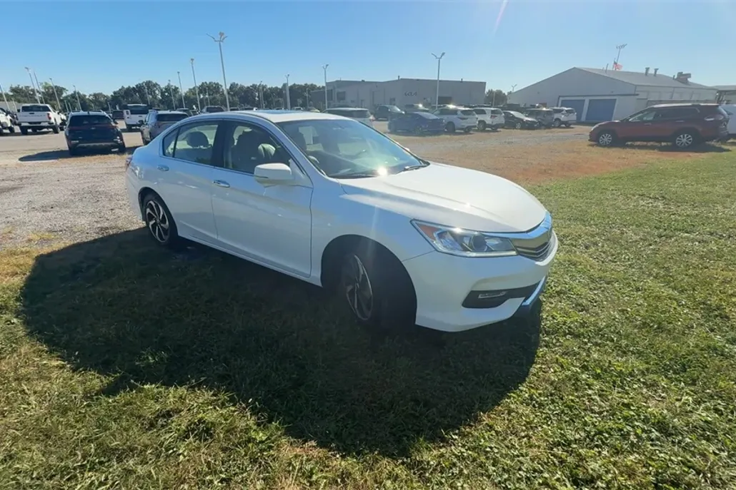 2016 Honda Accord EX-L photo 1