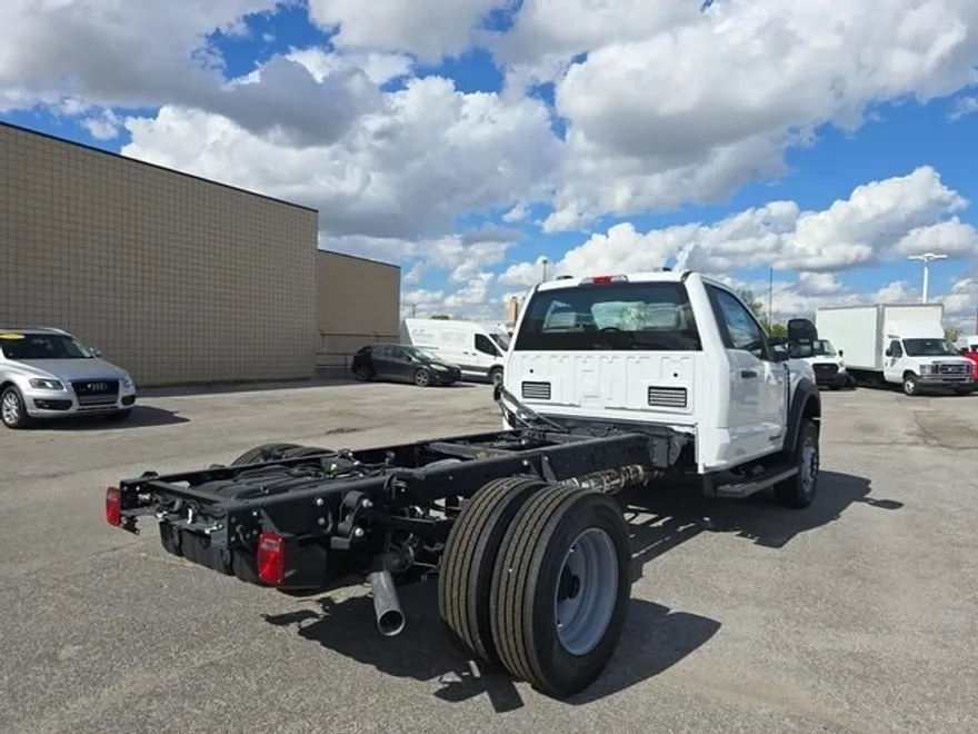 2025 Ford F-600 photo 1