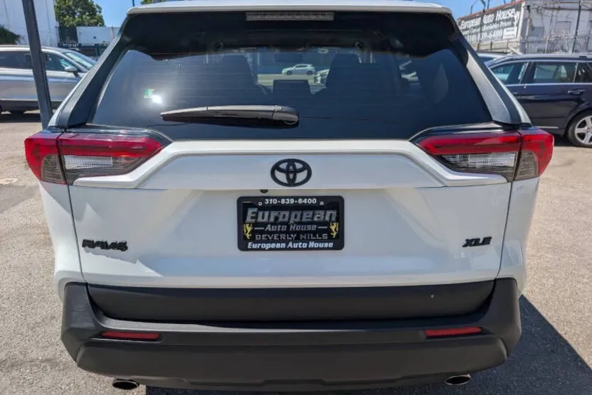 2025 Toyota RAV4 XLE Premium photo 1