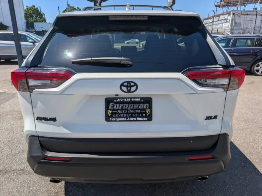 2025 Toyota RAV4 XLE Premium photo 1