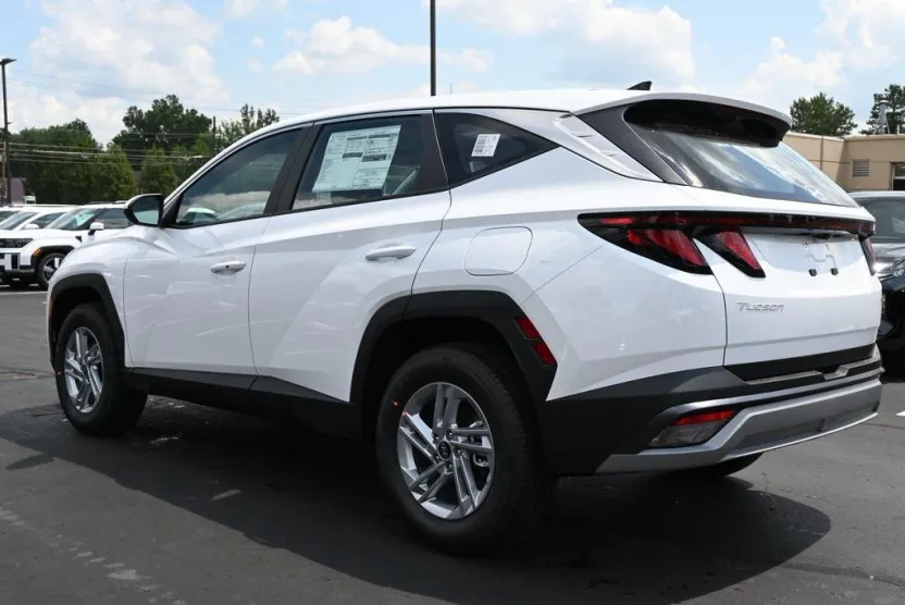 2025 Hyundai Tucson SE photo 1